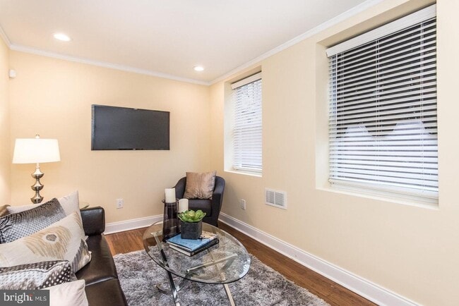 Building Photo - 2345 Turner St