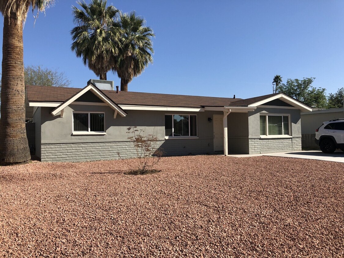 Foto principal - 1322 E Morten Ave