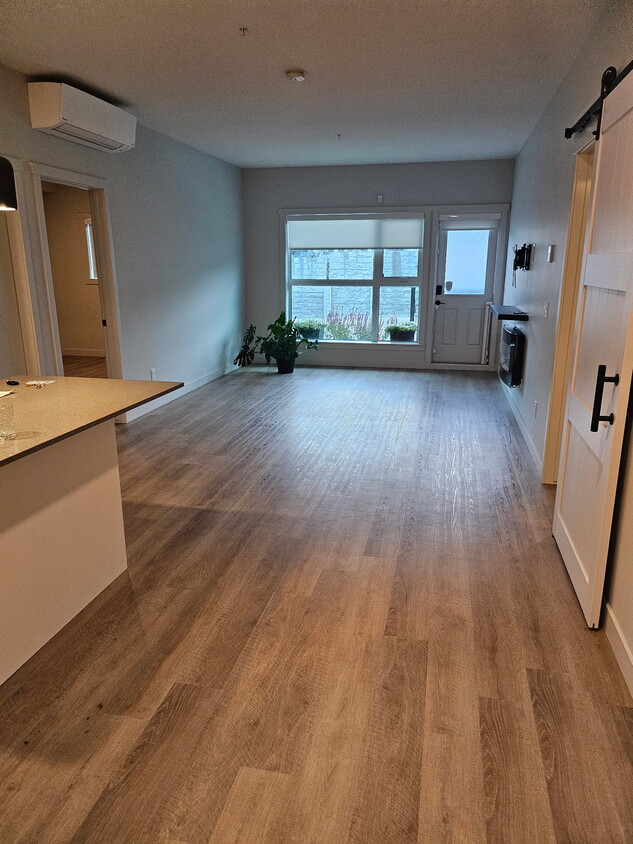 Primary Photo - 2465 Gateway Rd