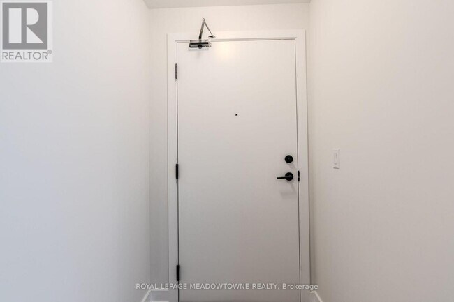 Building Photo - 4130 Parkside Village Dr