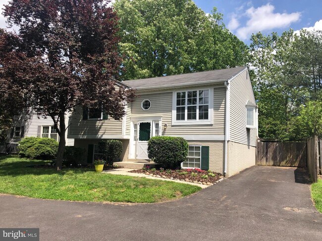 Building Photo - 2347 Dartmouth Ln