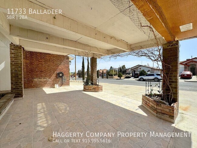 Building Photo - East El Paso 5 bed Refrig A/C