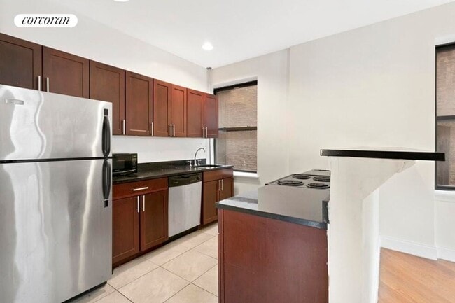 Foto del edificio - 530 W 123rd St