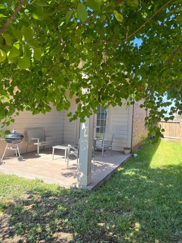 Foto del edificio - 9811 Blue Sapphire Ln