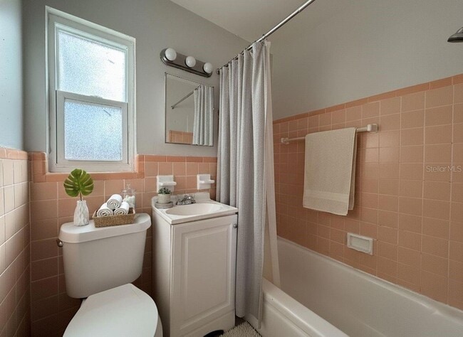 Building Photo - 900 40th St S