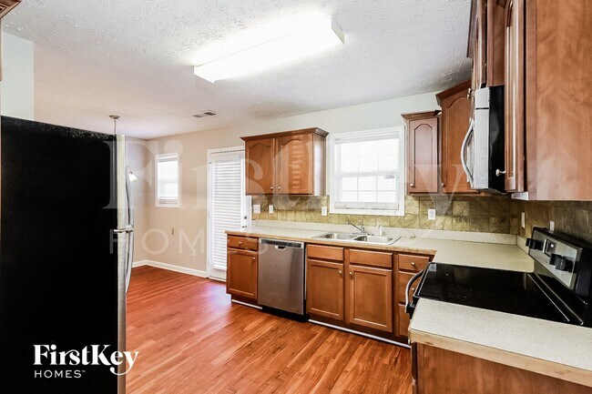 Foto del edificio - 245 Shadowbrooke Cir SW