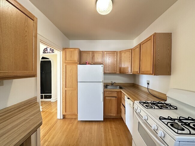 Building Photo - 4301 N Francisco Ave
