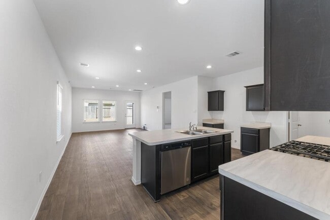 Building Photo - 14678 Cyn Pnes Ln