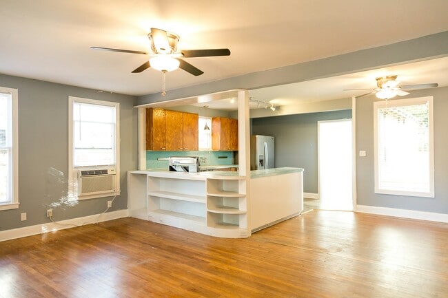 Foto del edificio - 4611 Harmon Ave