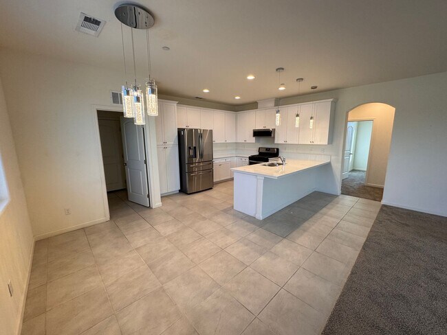 Foto del edificio - Newer home for rent in Visalia