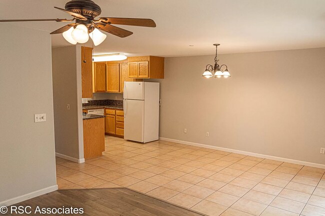 Building Photo - 1363 E Lindo Ave