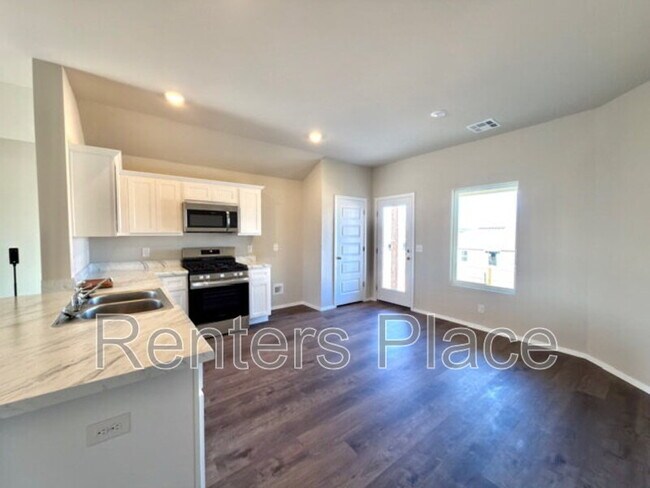 Building Photo - 1006 W Lawton Rd