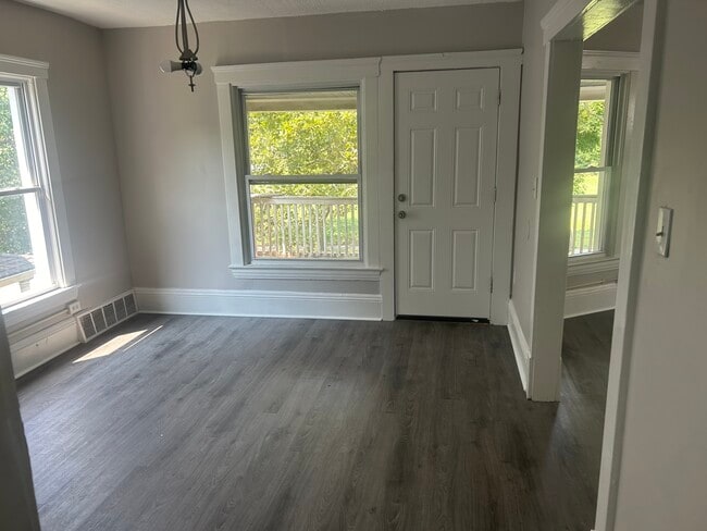 Building Photo - 2185 E 71st St