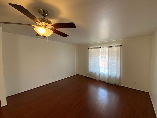 Foto del edificio - 3 Bedroom Single Story Available Near Coma...
