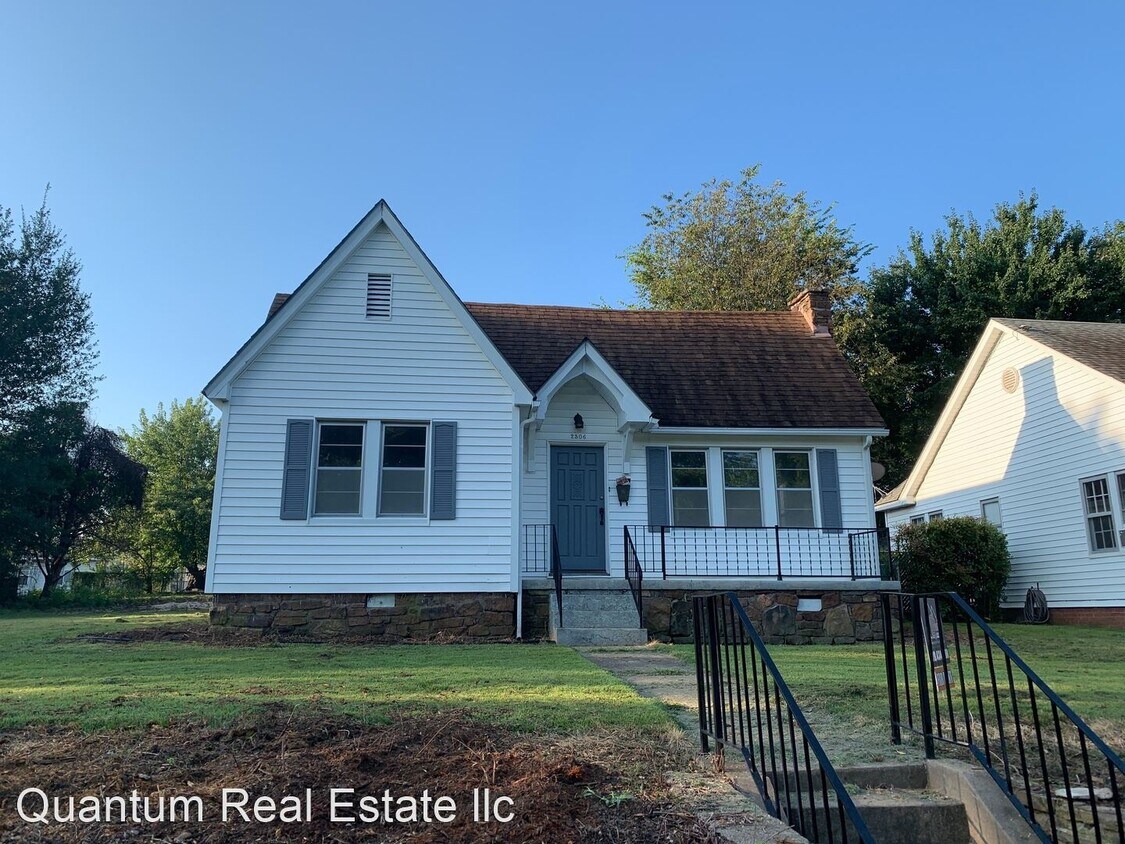 Primary Photo - 3 br, 1 bath House - 2306 S. L STREET
