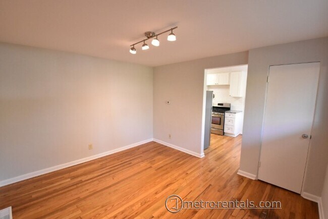 Foto del edificio - 2686-2688 Hibbert Avenue