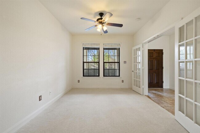 Foto del edificio - 107 Breakaway Rd