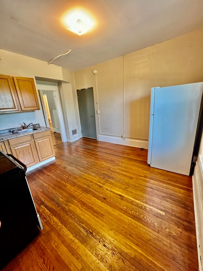 Building Photo - 145 Lorentz St