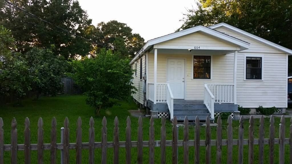 Front - 604 Paul Fredrick St