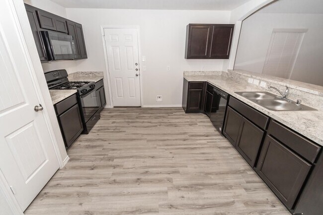 Foto del edificio - 24338 Borelli Dr