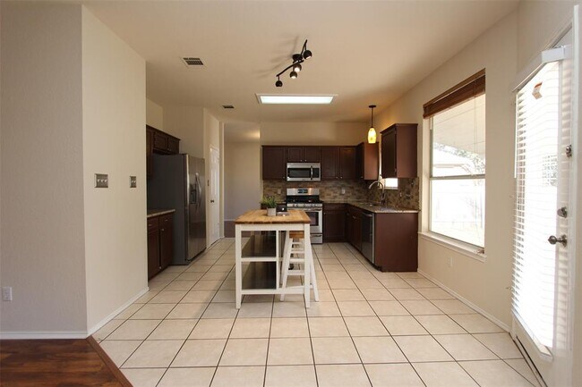 Building Photo - 15321 Ozone Pl