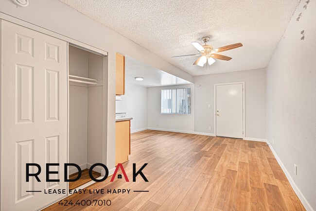 Building Photo - ~1 Month FREE~ Cozy Studio with Trendy Har...