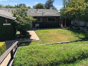 Building Photo - 10231 Buena Vista Dr