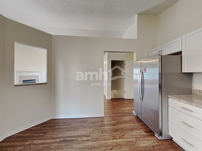 Building Photo - 7888 Edgewater Dr