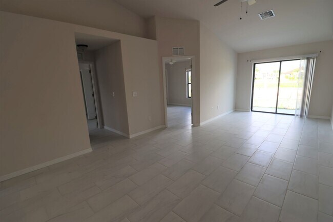 Foto del edificio - 3/2 Duplex newer waterfront