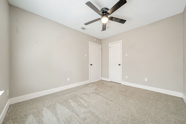 Foto del edificio - 7722 Covington Dr