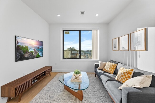 Building Photo - 30.3 Vroom St