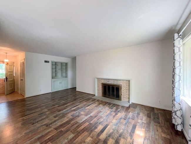 Building Photo - 2 bedroom home with basement