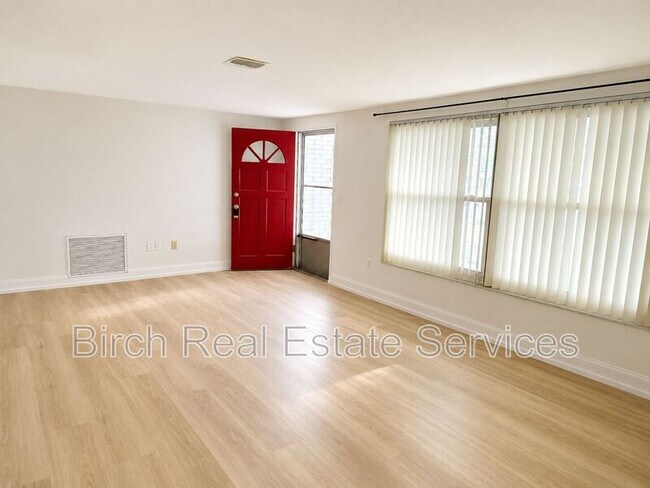 Foto del edificio - 7435 Live Oak Ln