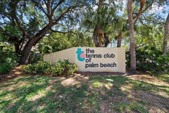 Foto del edificio - 2786 Tennis Club Dr