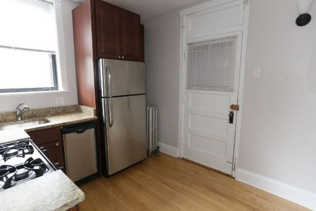 Foto del edificio - 2220 W Ainslie St