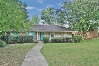 Building Photo - 4660 Woodmere Ln