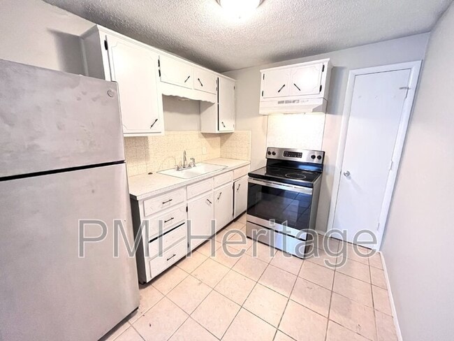 Foto del edificio - 813 N Pleasant St