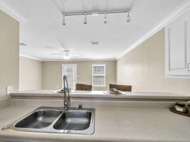 Foto del edificio - 983 Scenic Oak Ln
