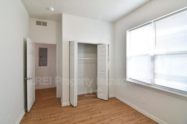 Building Photo - 500 E Ormsby Ave