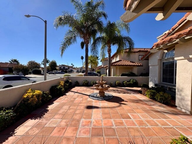 Building Photo - Welcome to this charming 3 bedroom, 2 bath...