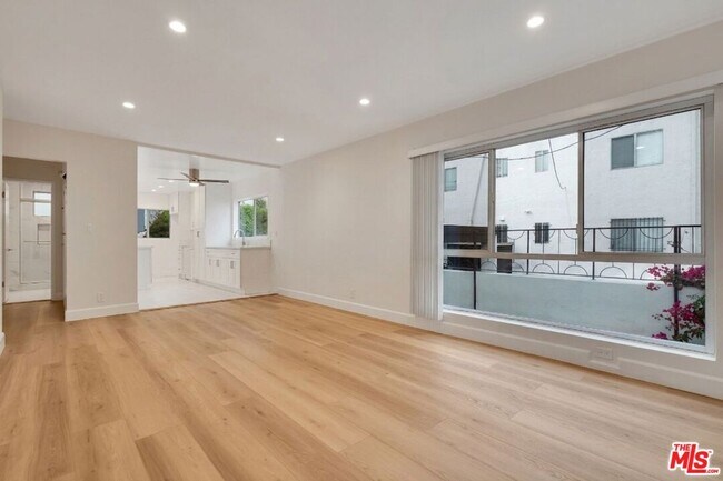 Foto del edificio - 220 S Gale Dr
