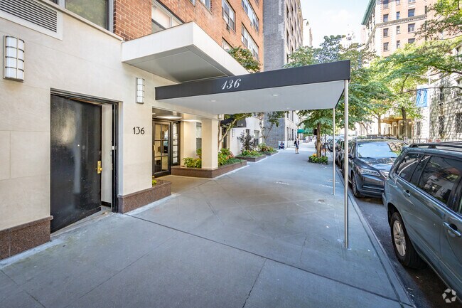 Entrance - 136 E 76th St