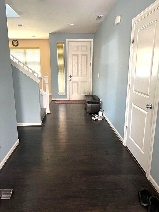 Foto del edificio - Spacious 4-Bed Home with Loft & Covered Patio in North Creek