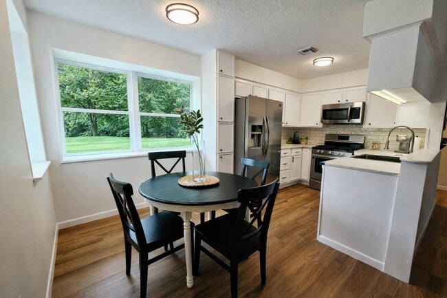 Building Photo - 1917 Barger St