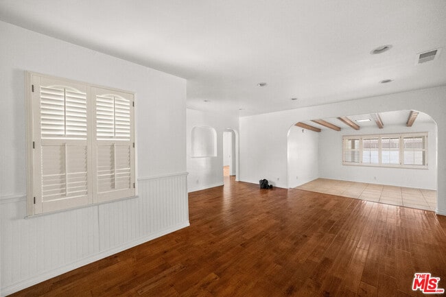 Building Photo - 5227 Etheldo Ave