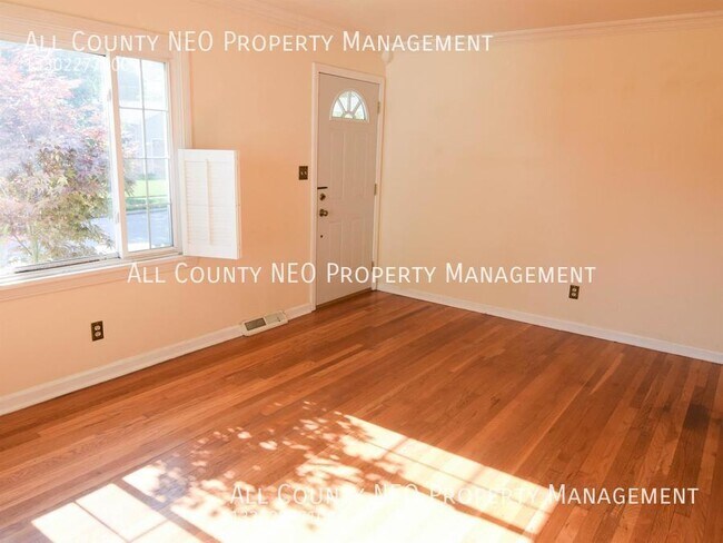 Building Photo - Charming cape cod in Cuyahoga Falls!