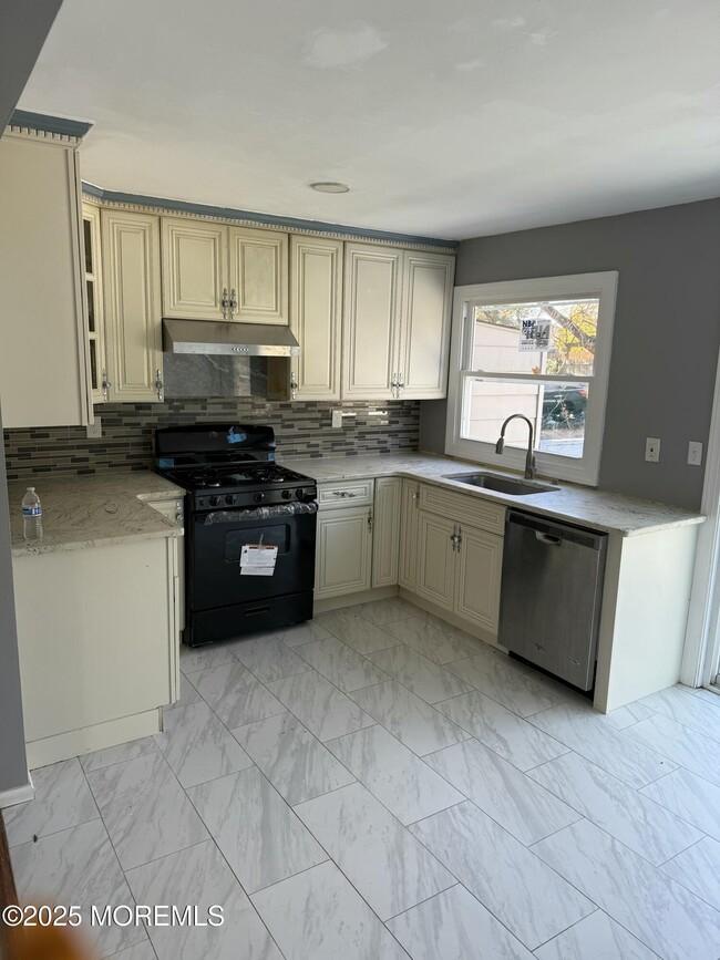 Building Photo - 127 Mill St