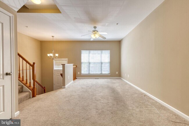 Building Photo - 205 Persimmon Cir