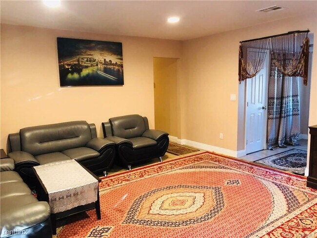 Building Photo - 4 br, 2 bath House - 8149 Hesperia Ave