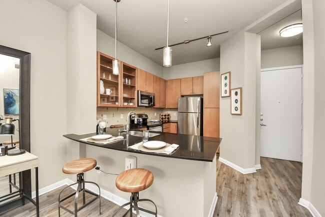 Building Photo - 5455 Richmond Ave.